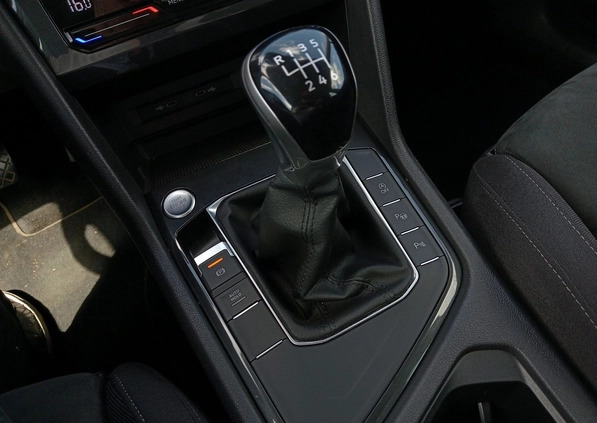Volkswagen Tiguan cena 104900 przebieg: 82770, rok produkcji 2020 z Buk małe 529